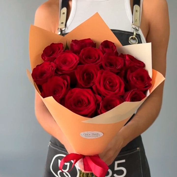 Букет из 15 красной розы 70 см